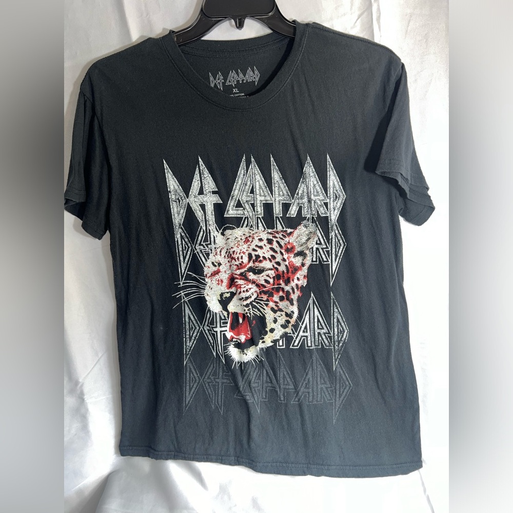 Women’s Def Leopard Graphic Tee